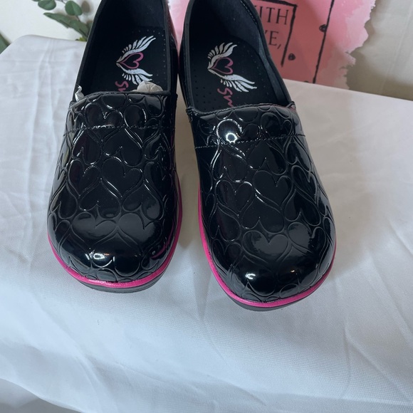 Smitten patent leather heartthrob slip resistant clog Sz 36 - Picture 2 of 9